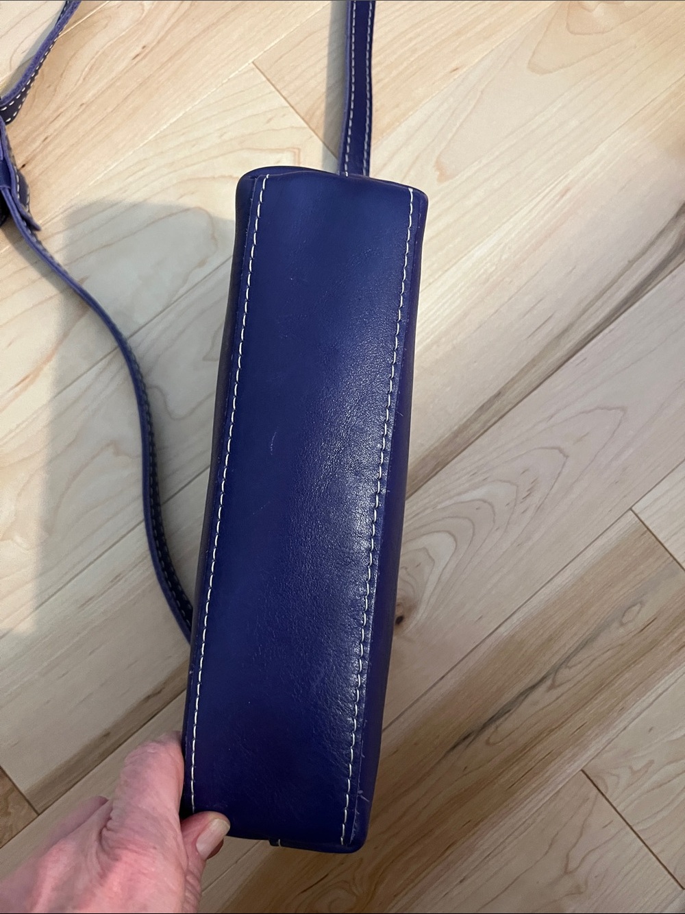 Portland Leather Eclipse Crossbody Bag - Genuine Leather - Picture 6 of 10